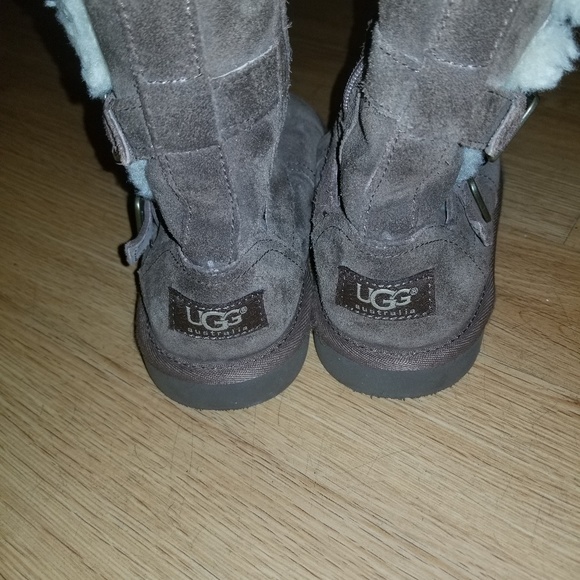 Uggs - Picture 1 of 7